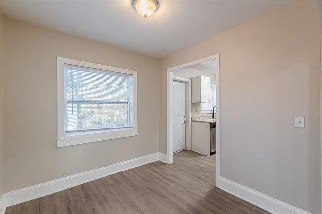 Building Photo - 1376 Westmont Rd SW