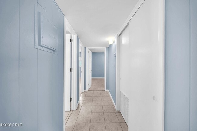 Building Photo - 2100 W Beach Dr