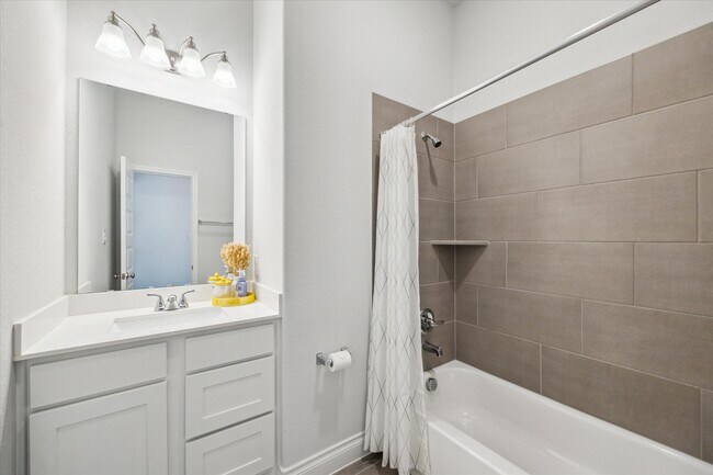 Building Photo - 28710 Wildthorne Ct