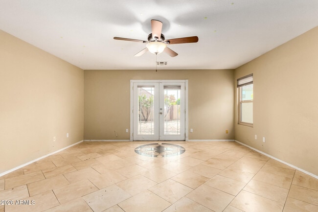 Building Photo - 2425 E Westchester Dr