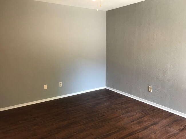 Building Photo - 3121 Park Ln