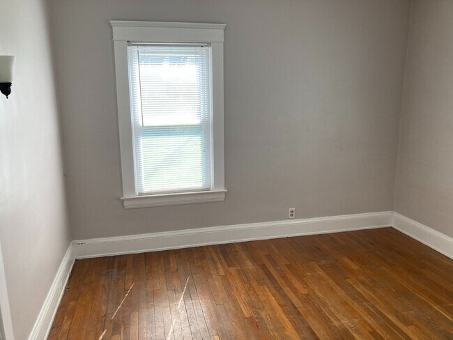 Building Photo - 1285 W 105th St
