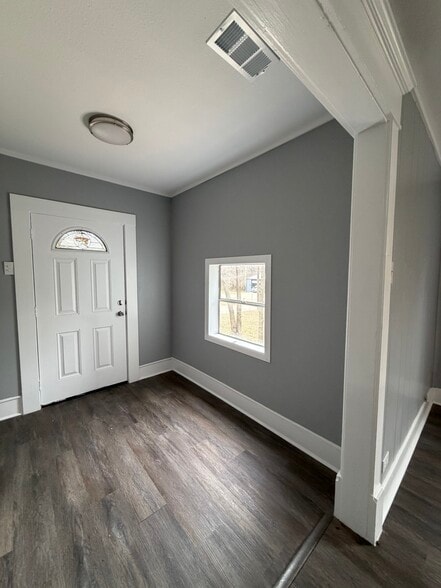 Building Photo - 220 E Morgan St