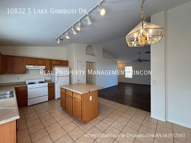 Building Photo - 10832 S Lake Gambusi Dr
