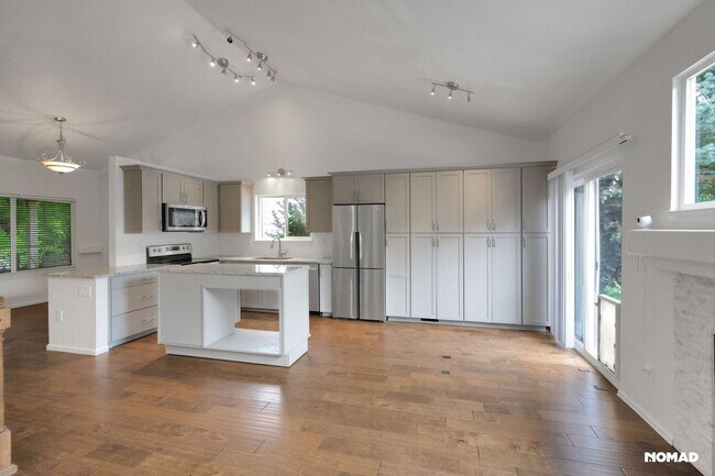 Building Photo - Beautiful 4BR House in Centennial