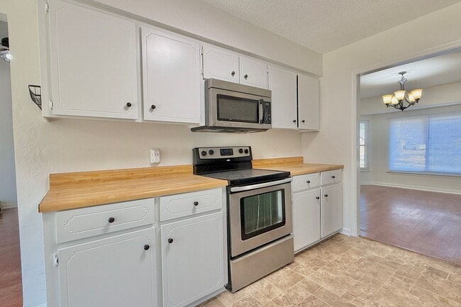 Building Photo - AVAILABLE NOW! (One Pet Maximum)