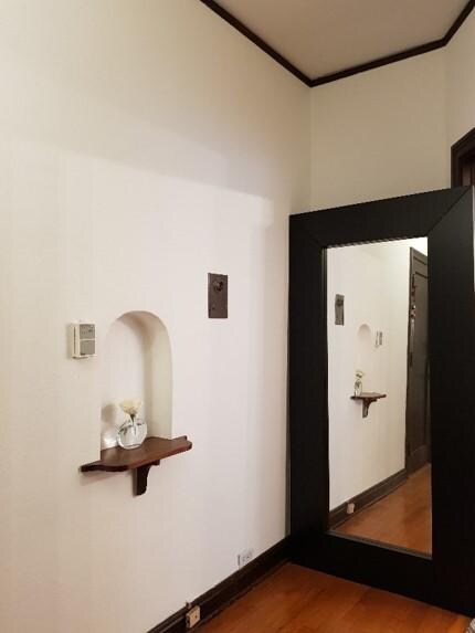 Building Photo - 333 N Sycamore Ave