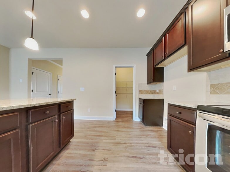 Building Photo - 121 Kennelsman Dr