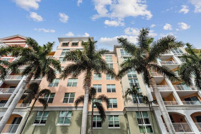 Building Photo - 806 E Windward Way