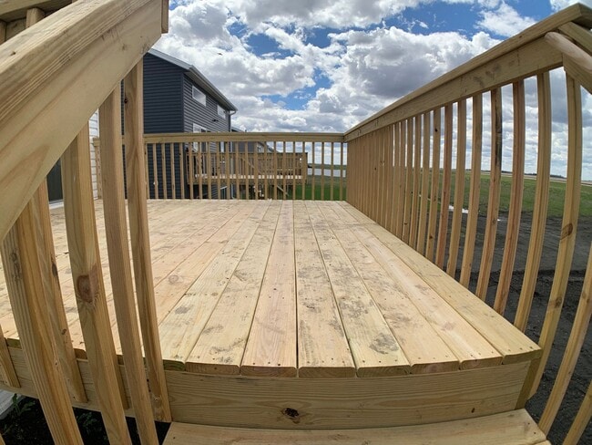 Building Photo - 3 Bed 3 Bath Single Family Home