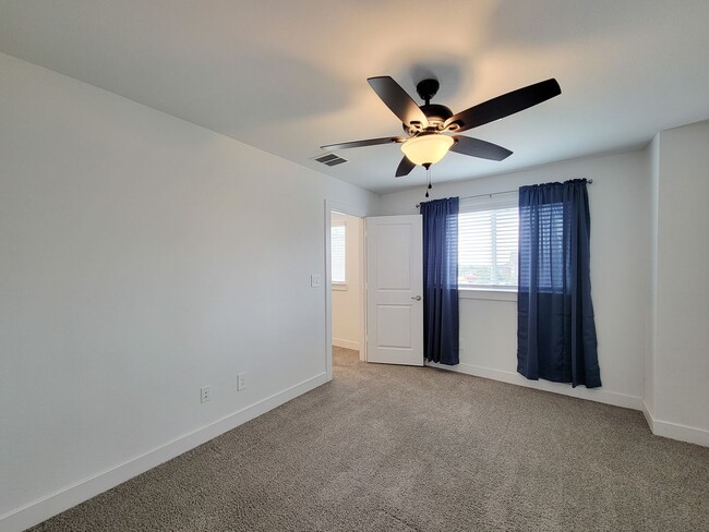 Building Photo - Very functional floor plan, has game room/home office, covered back patio on a big lot. Primary o...