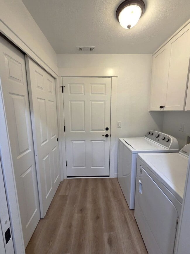 Building Photo - Newer Two bedroom/Two bath Duplex | Available NOW