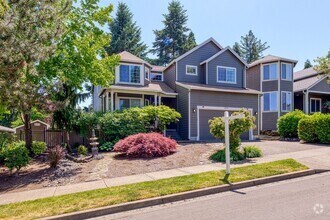Building Photo - Elegant, Well-Loved, 5 bedroom, 3 bathroom...