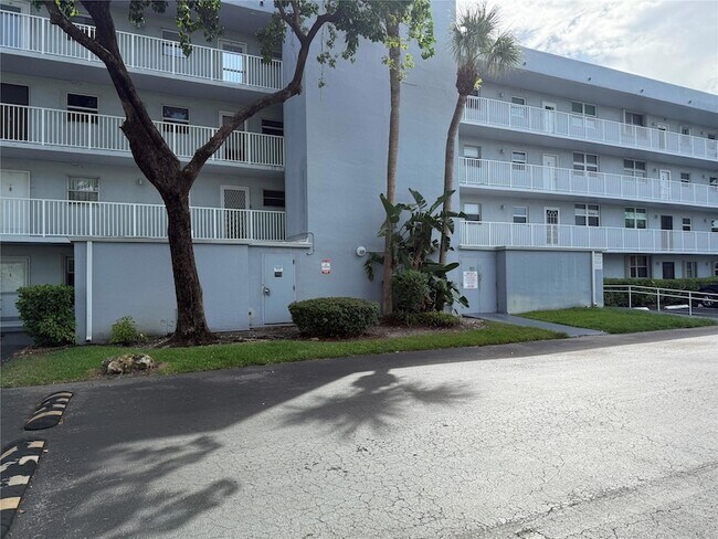 Building Photo - 109 Royal Pk Dr
