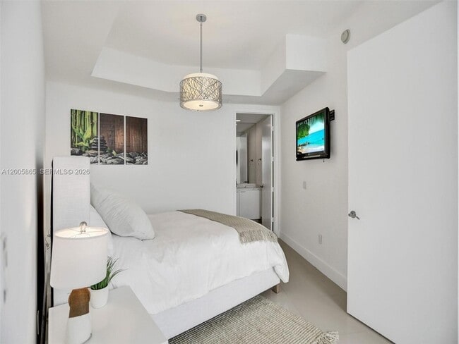 Building Photo - 15901 Collins Ave