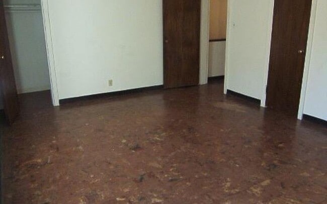 Building Photo - 1579 Meadow Rd