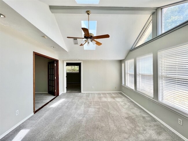 Building Photo - 2732 Parkhaven Dr