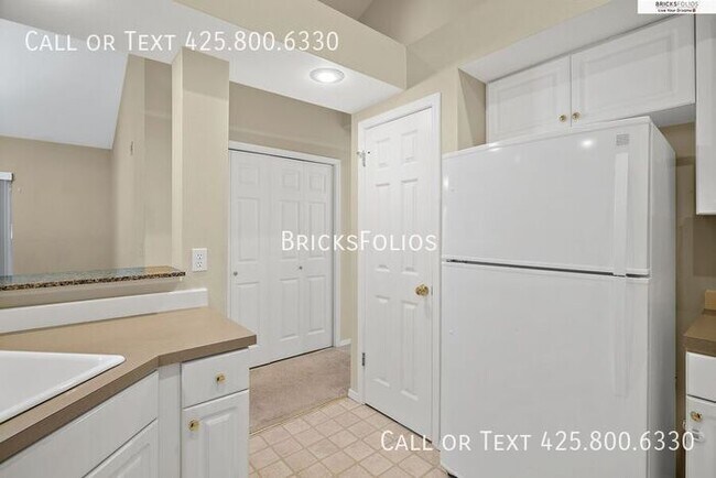 Building Photo - Your Dream Condo in Bothell: Designer Details and Tranquil Views!