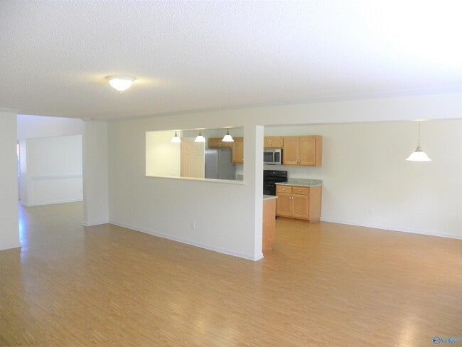 Building Photo - 409 Jasmine Dr