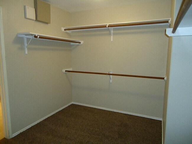 Building Photo - 11047 KNOBBLEY Oak Ct