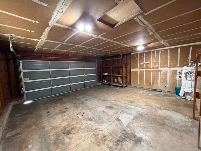 Building Photo - Snag This Rare Gem! 3 Bed, 2 Bath Ranch on a Large Lot