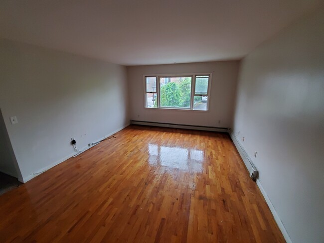 Building Photo - 47 Leroy Ave
