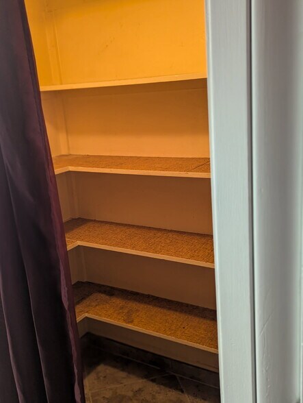 Building Photo - 1530 Chester Sq