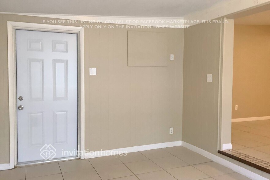 Building Photo - 1110 E Camellia Dr