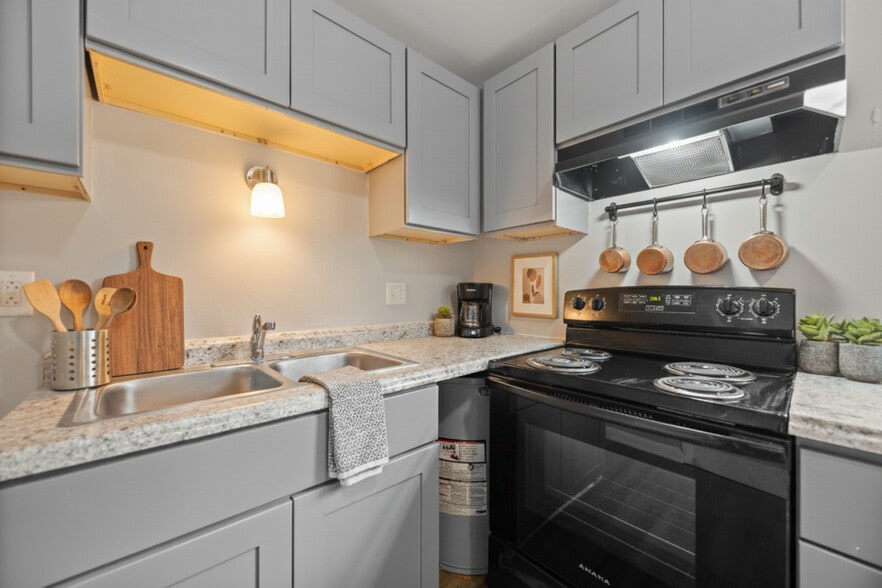 Building Photo - Cardinal Village Apartments