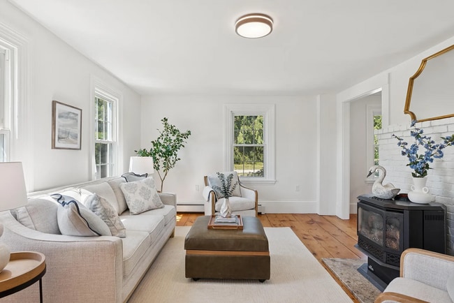 Building Photo - Modern Comfort Meets Country Charm in Cumb...