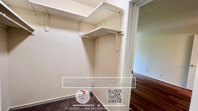 Building Photo - Large 1 bedroom Condo with new LVP floorin...