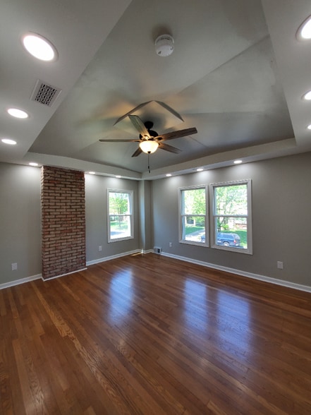 Building Photo - 952 Lilley Ave