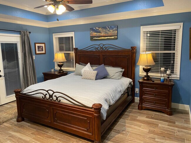 Master Bedroom - 1320 Woodvine Dr