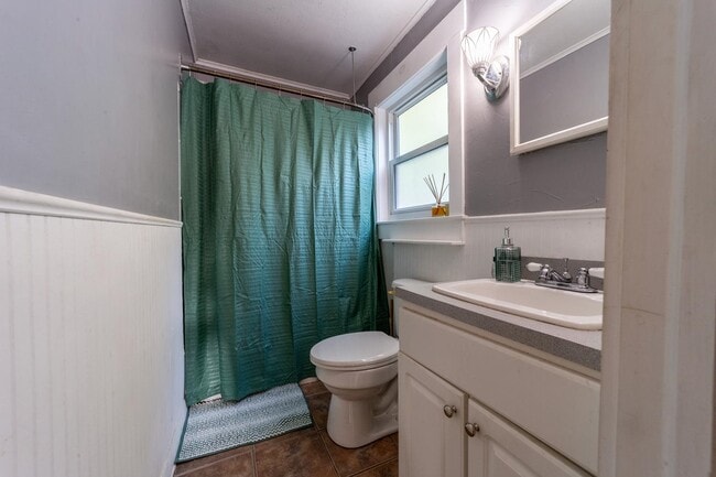 Building Photo - 66 Lyford St