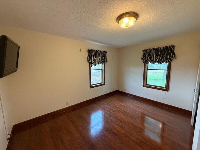 Building Photo - 3 Bedroom, 2 Bathroom House for Rent