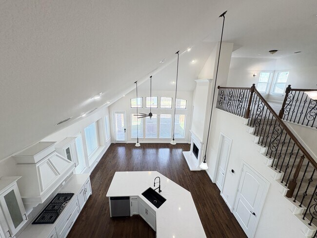 Building Photo - 7952 Ashwood Ln