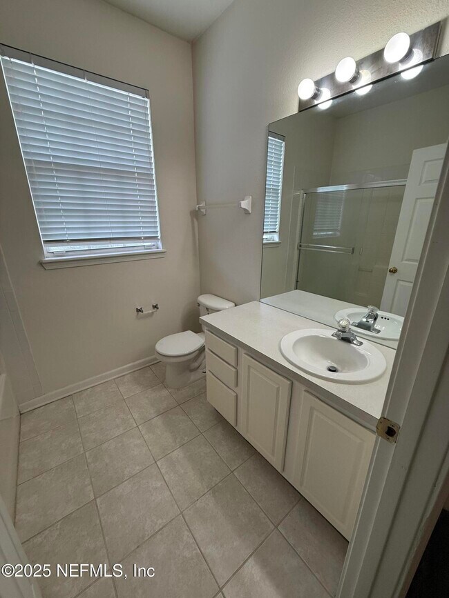 Building Photo - 10550 Baymeadows Rd