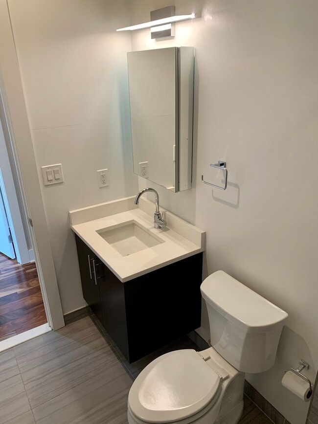 Building Photo - Stunning 3-Bed Townhome with Garage in Northern Liberties! Available mid-July!