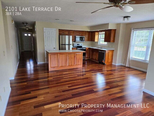 Building Photo - 2101 Lake Terrace Dr