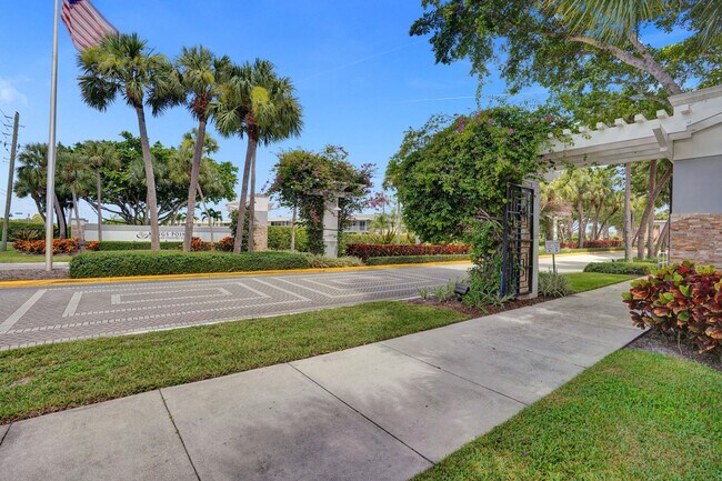 Building Photo - 141 Valencia Blvd