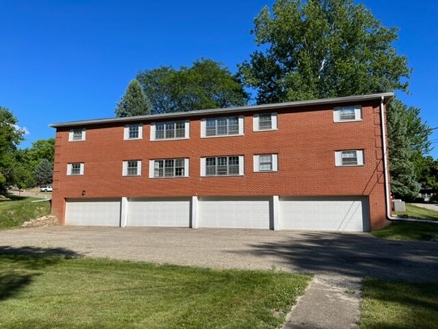 Buildiing Back - 1405 W Teton Dr