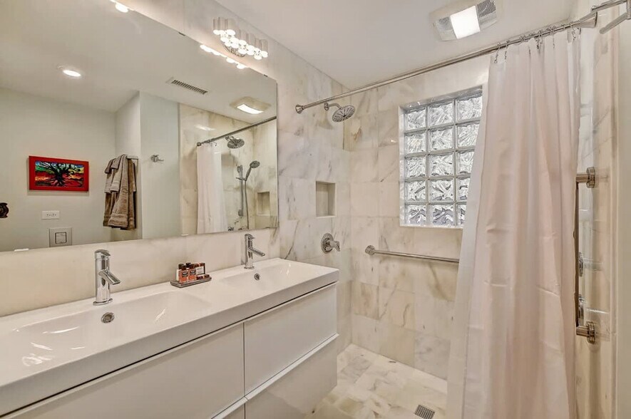 Building Photo - 510 Queens Rd