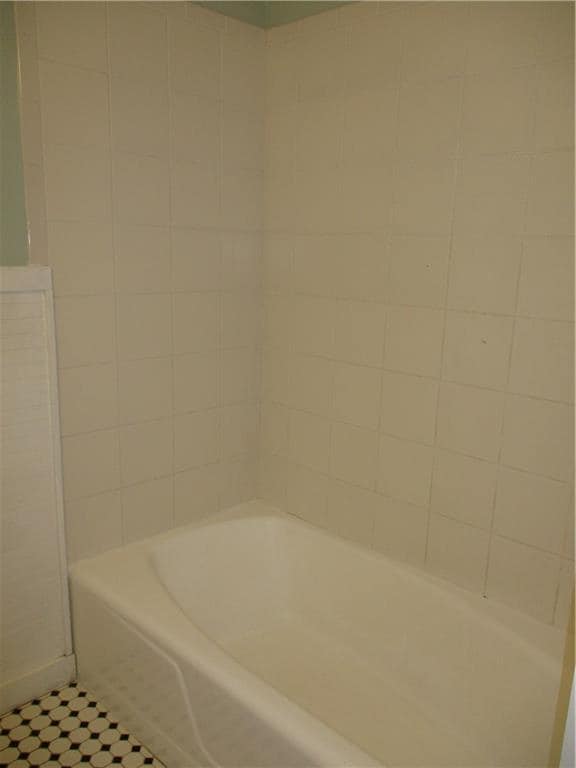 Building Photo - 112 Highland Ave