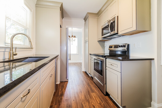 Building Photo - 3 Bedroom in Greenville