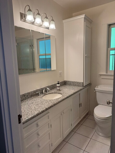 Building Photo - 2141 Forest View Ave