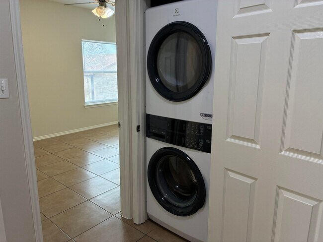 Building Photo - 5402 Marcella Ave