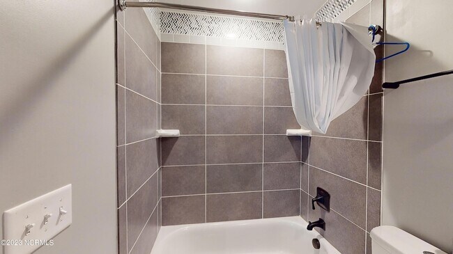 Building Photo - 505 W Rhode Island Ave