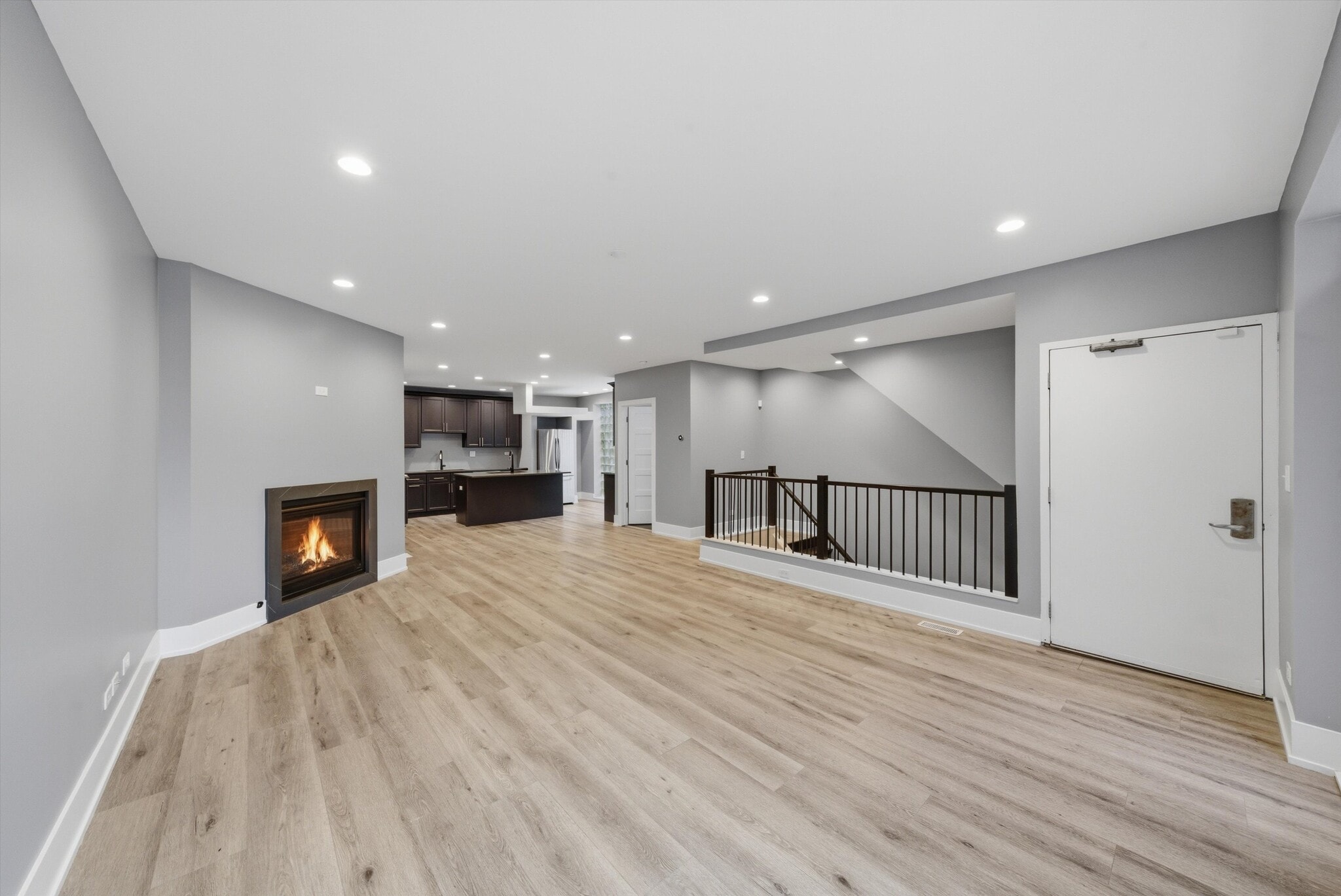 Building Photo - 308 W Evergreen Ave