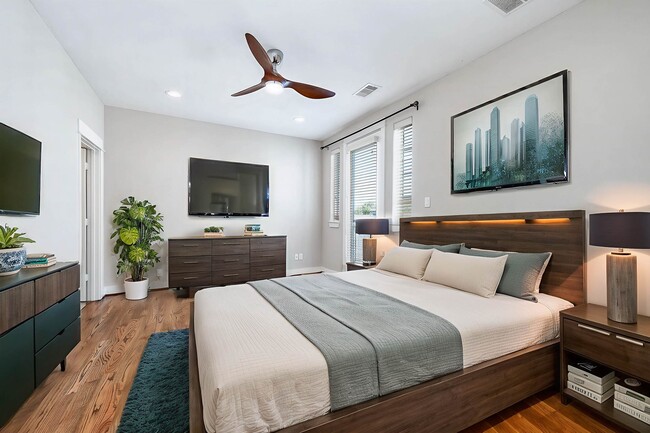 Building Photo - 925 W 23rd St