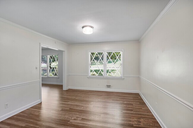 Building Photo - 645 Pauley Pl NE